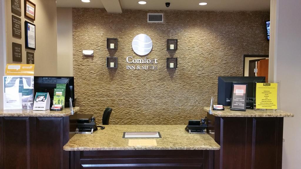 Comfort Inn & Suites Lakeside Eagle Pass Exterior photo